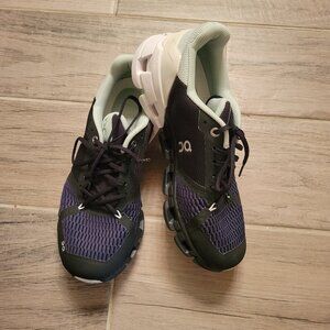 OnCloud Cloudflyer Women's Size 9